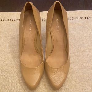 Nine West tan pumps